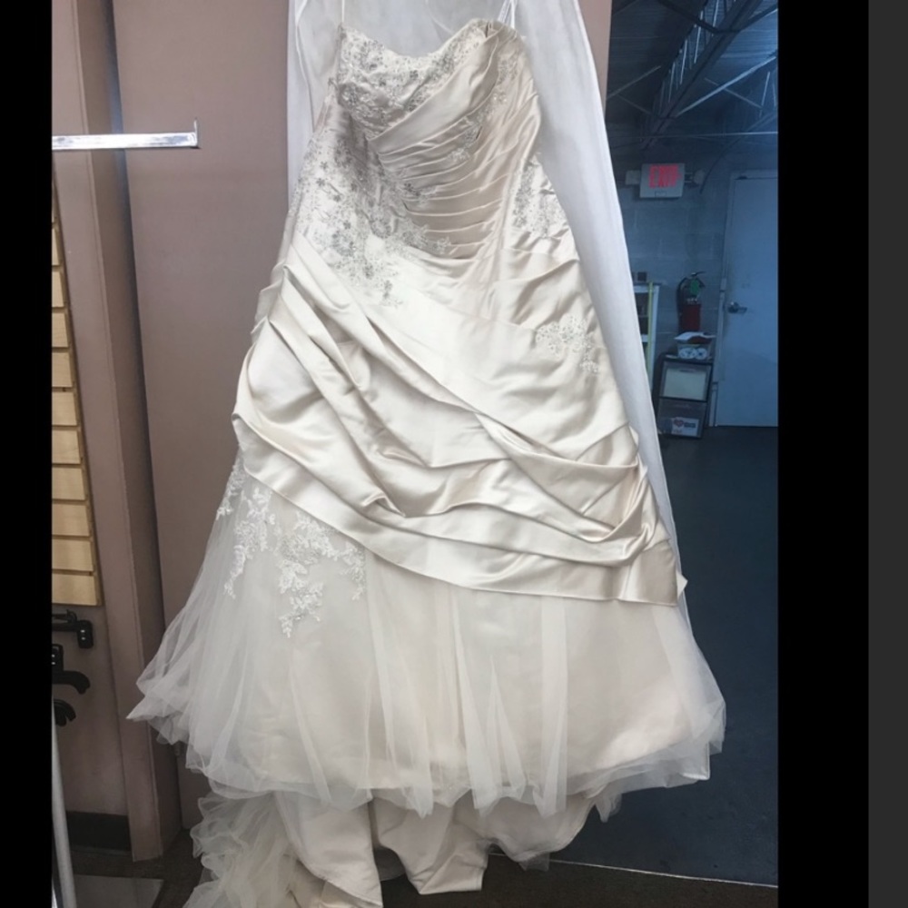 David’s bridal wedding dress